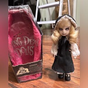 Living Dead Dolls Hollow